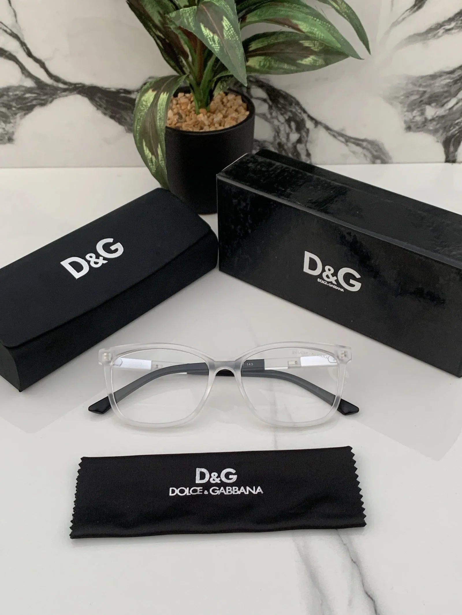 Branded D_&G White Sunglasses (With Original Kit)