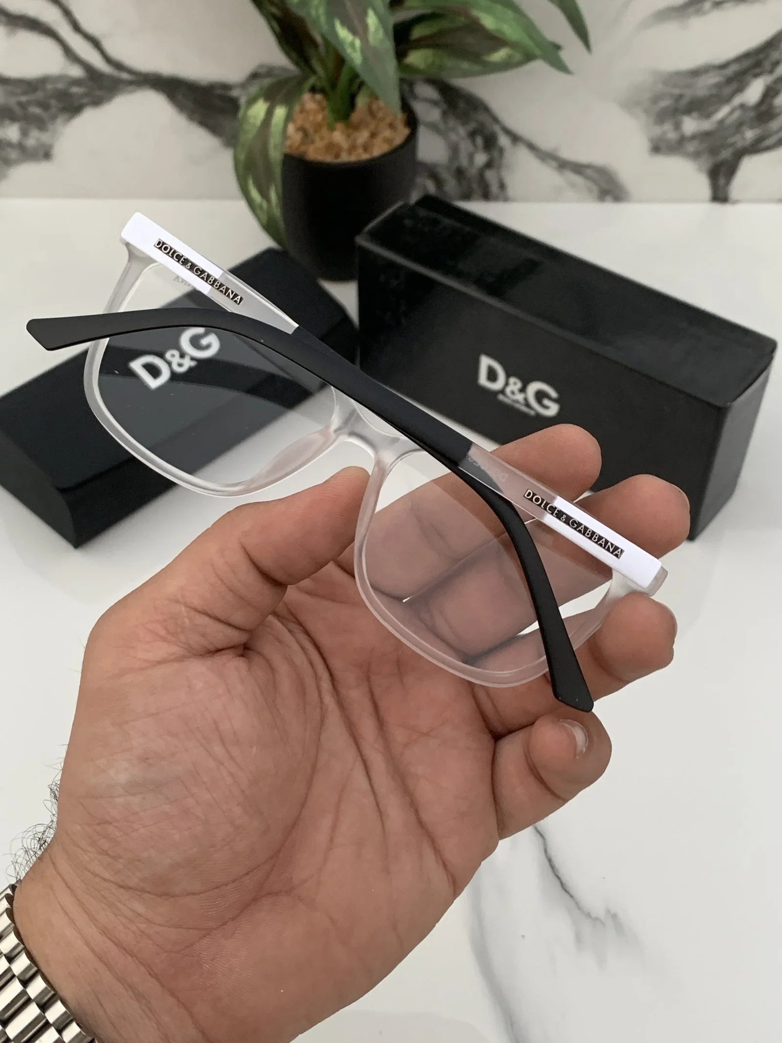 Branded D_&G White Sunglasses (With Original Kit)
