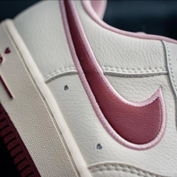 NIK_E AIRFORCE 1 VALENTINES DAY TOP BATCH UA