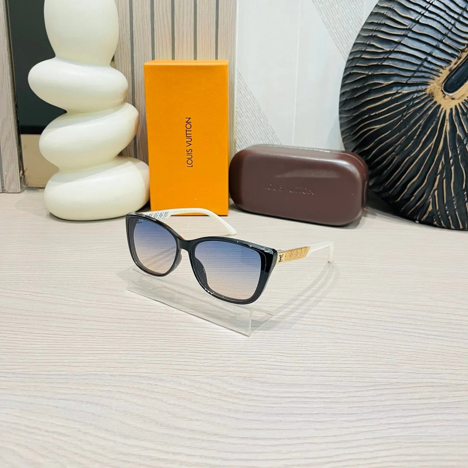 Lou_is Vuitt_on Premium Sunglasses with a White Black Gold Frame