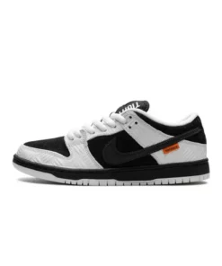 NIKE SB DUNK LOW TIGHTBOOTH